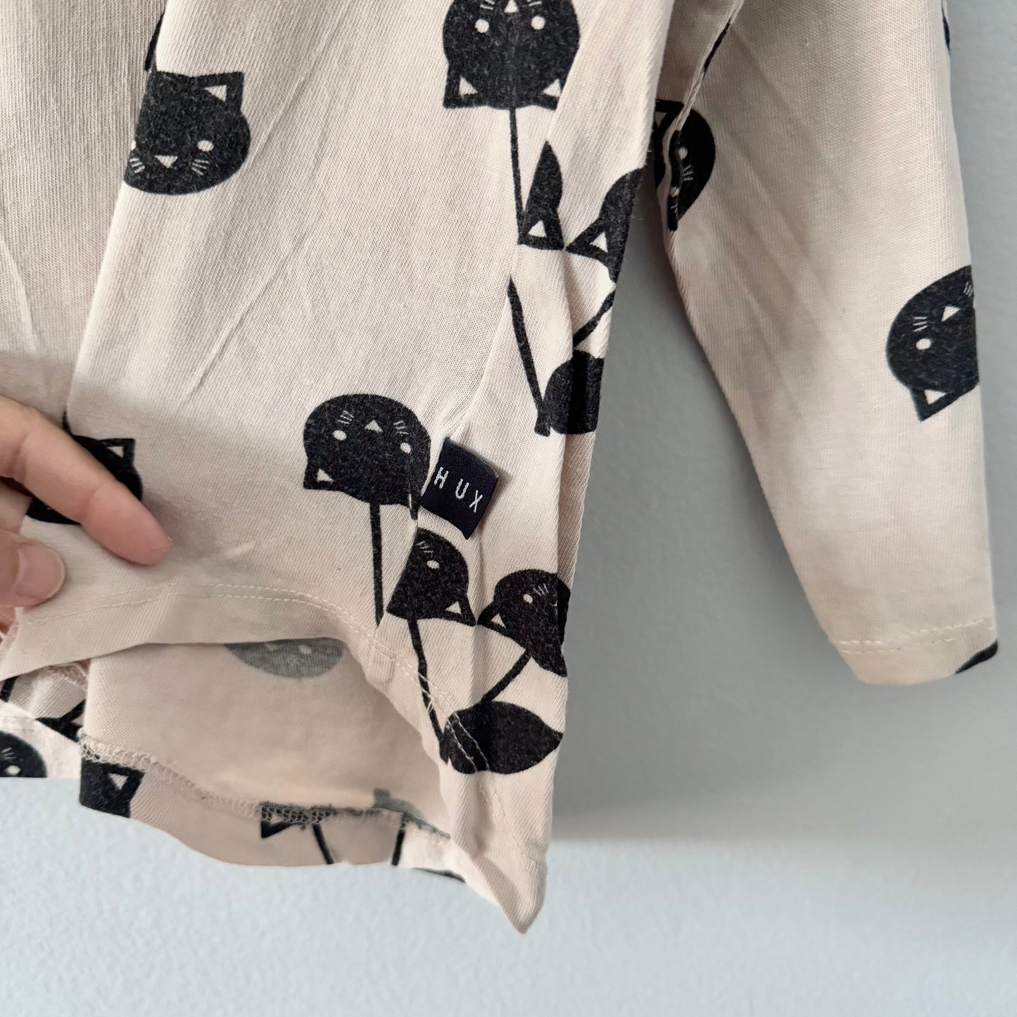 Huxbaby / Beige x cat cherry long sleeve / 3Y
