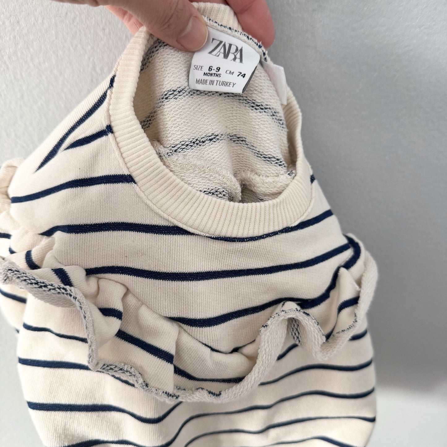 Zara / Sweat-shirt rayé à volants / 6-9M