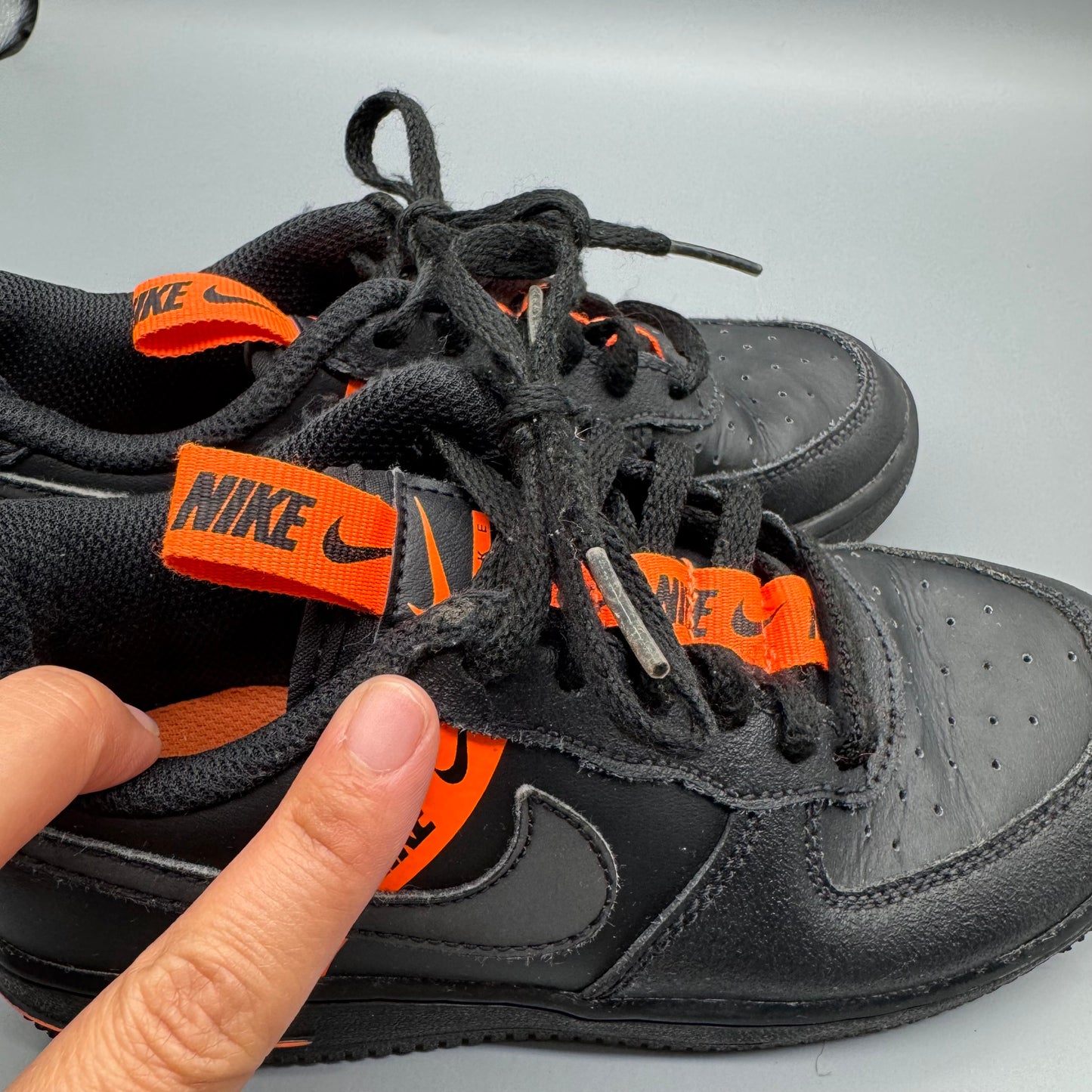 Nike / Running Shoes / J1