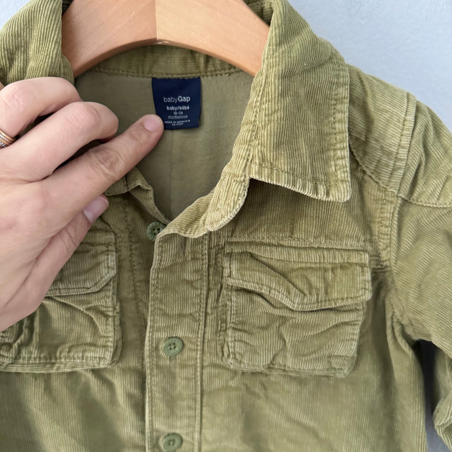 Gap / Khaki corduroy jumpsuit / 18-24M