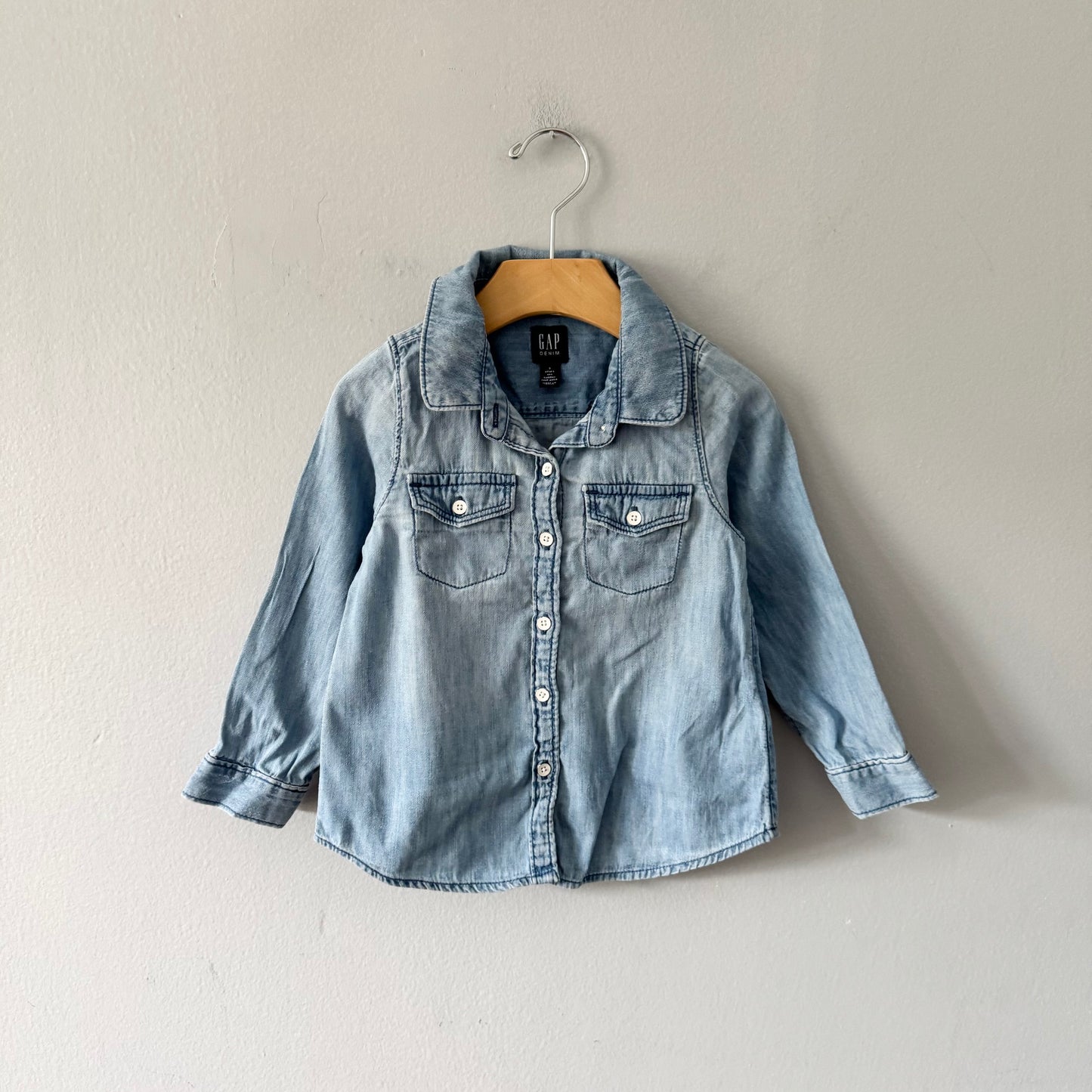 Gap / Chambray shirt / 3Y