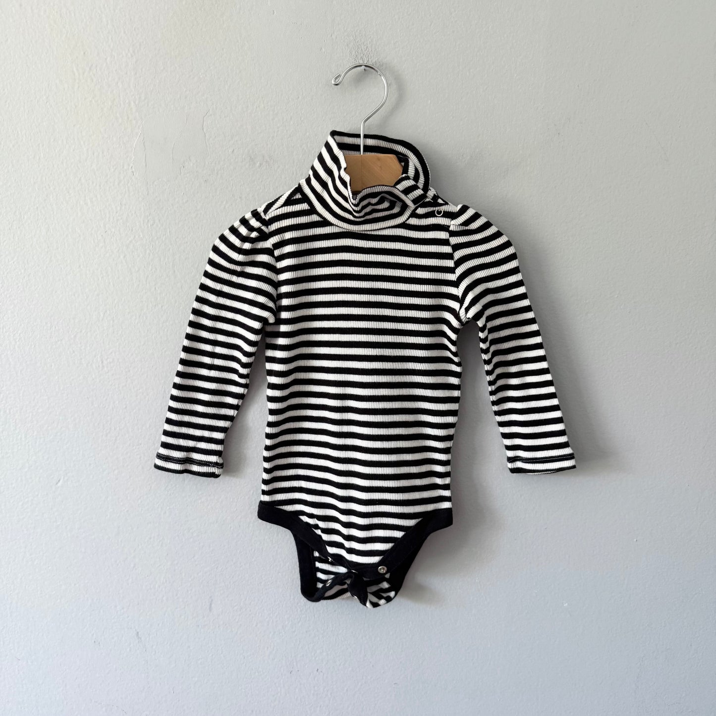 Gap / Ribbed stripe onesie x black velour dress set / 12-18M