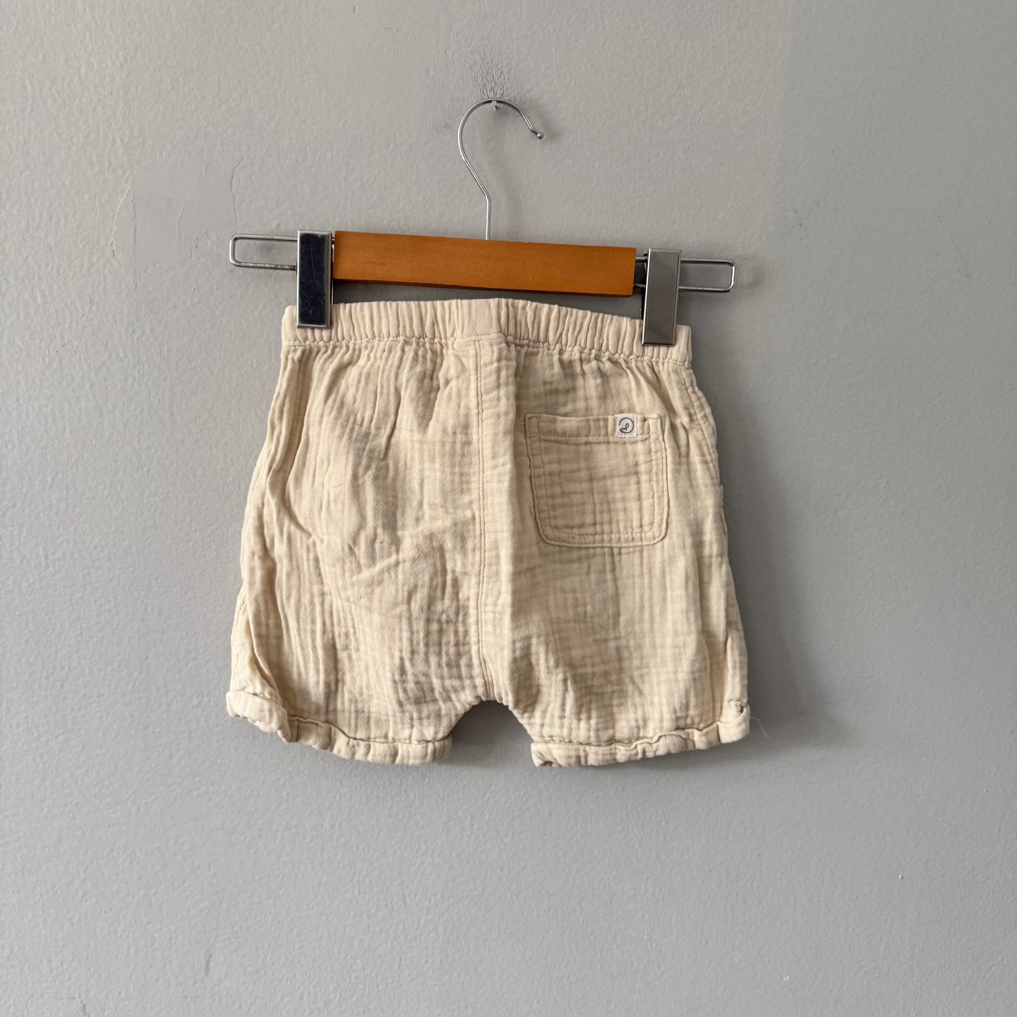 Little Planet / Light beige muslin shorts / 4T