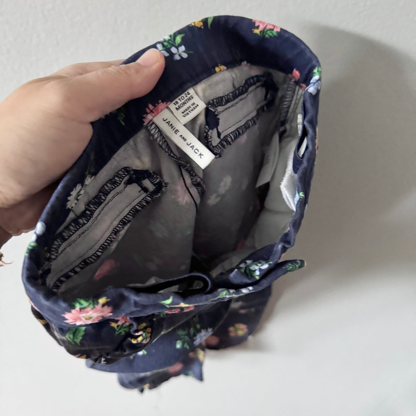 Janie & Jack / Navy x floral capri pants / 18-24M