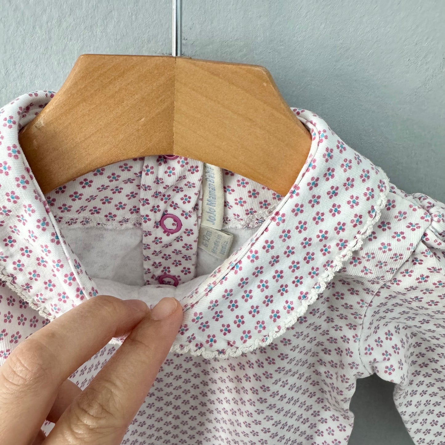 Jojo maman bebe / White x pink long sleeve onesie / 6-12M