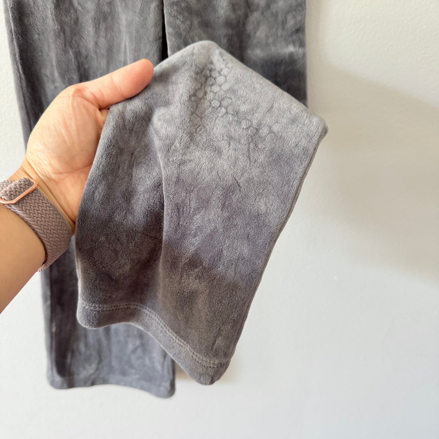 H&M / Grey velour pants / 3-4Y