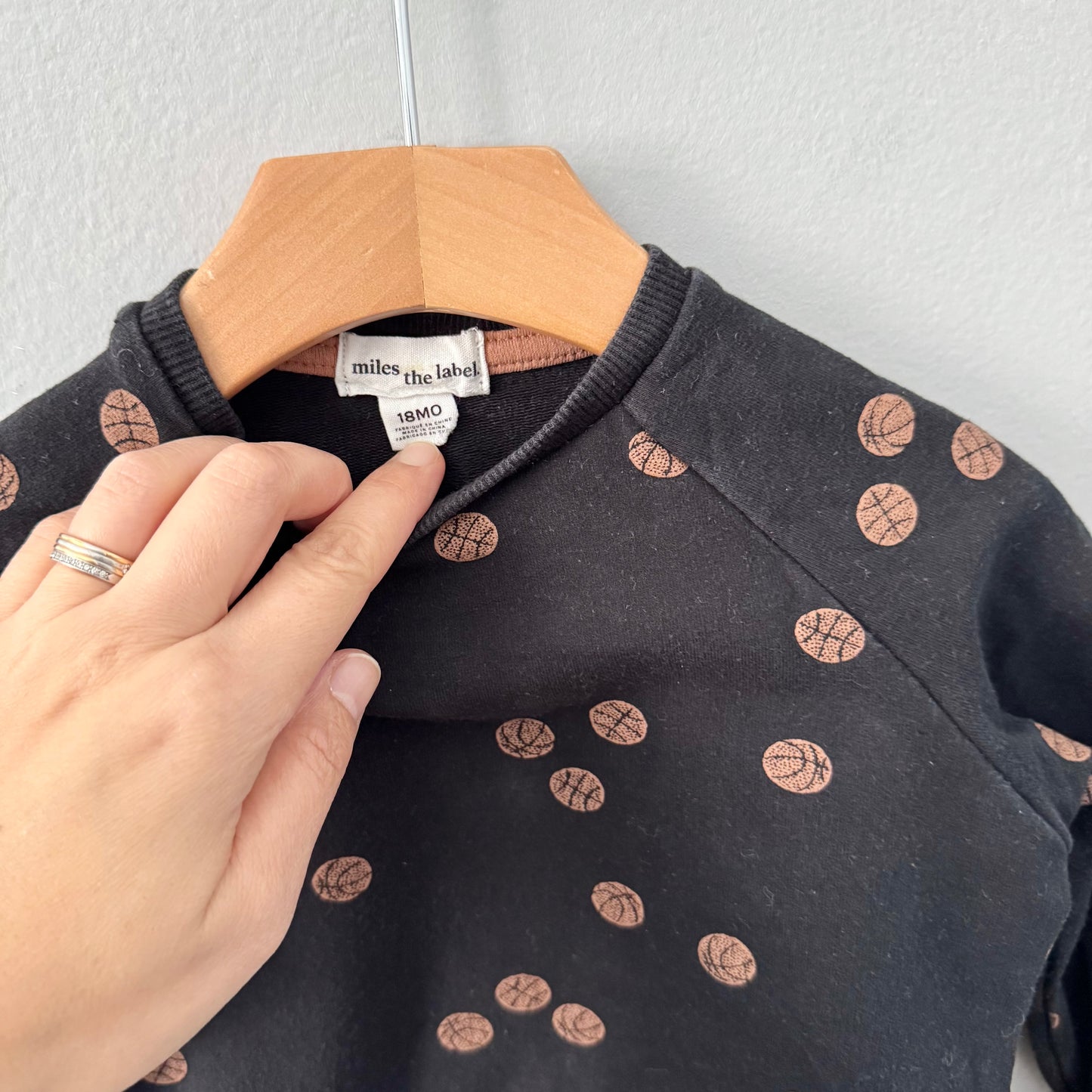 Miles the label / Black x basketball sweatshirt / 18M