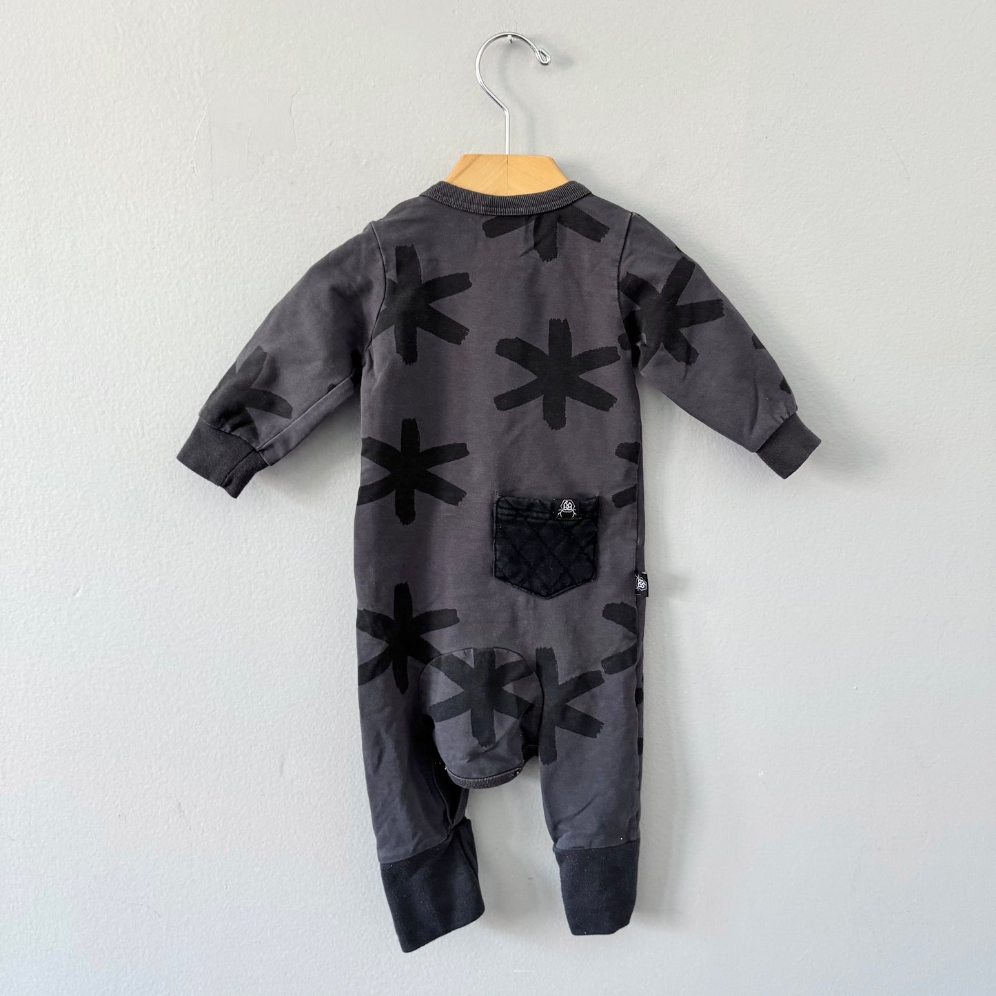 Oovy / Combinaison courte gris foncé / 3-6 mois