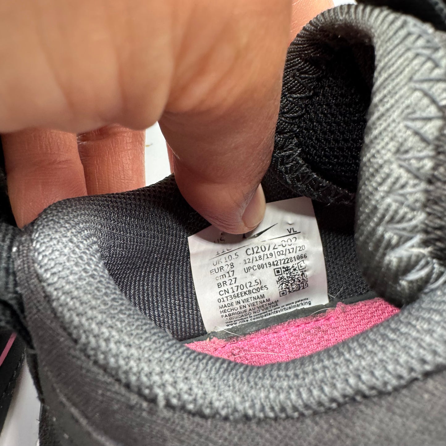 Nike / Running Shoes / US11