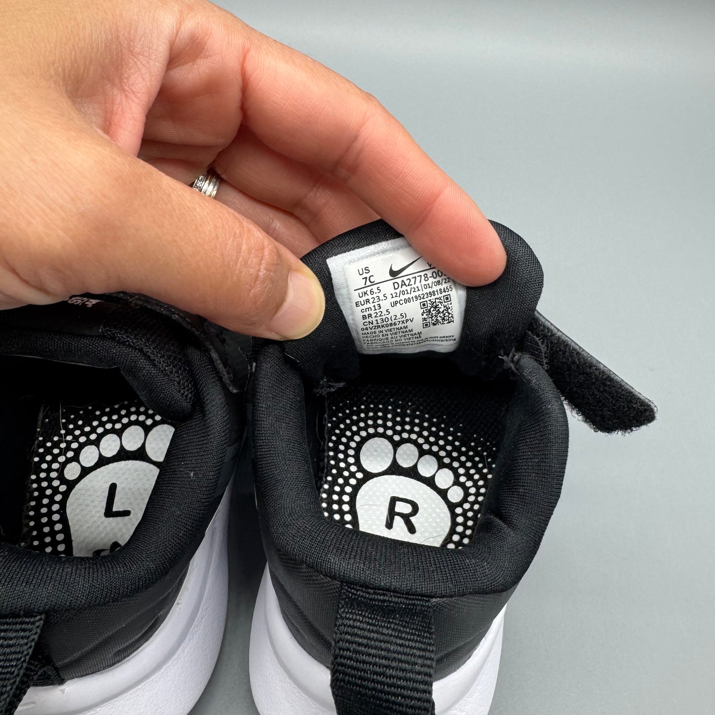 Nike / Running Shoes / US7