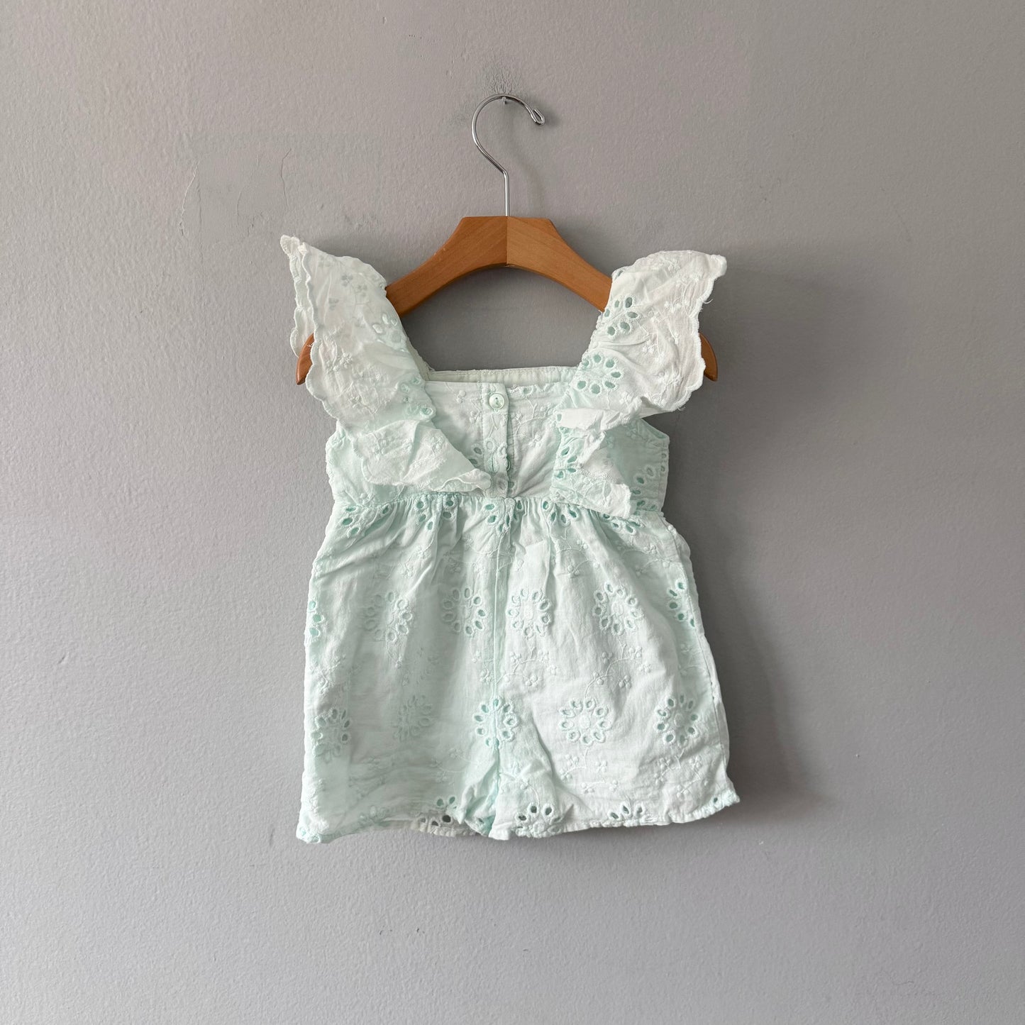 Zara / Light green eyelet jumpsuit / 12-18M