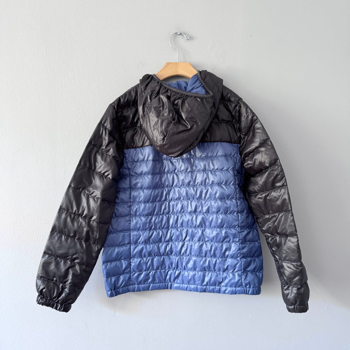 Uniqlo / Black x blue light puffer jacket / 150cm(10-11Y)