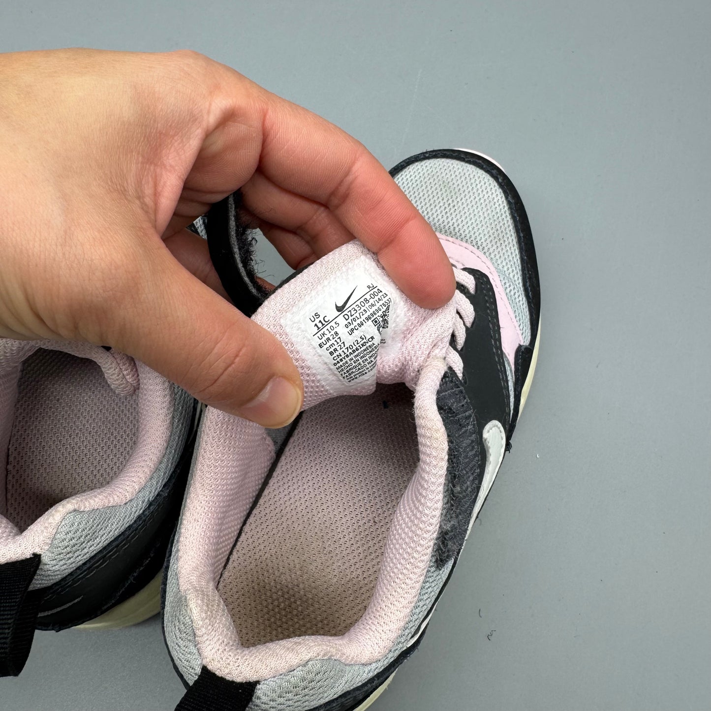 Nike / Air Max / Running Shoes / US11