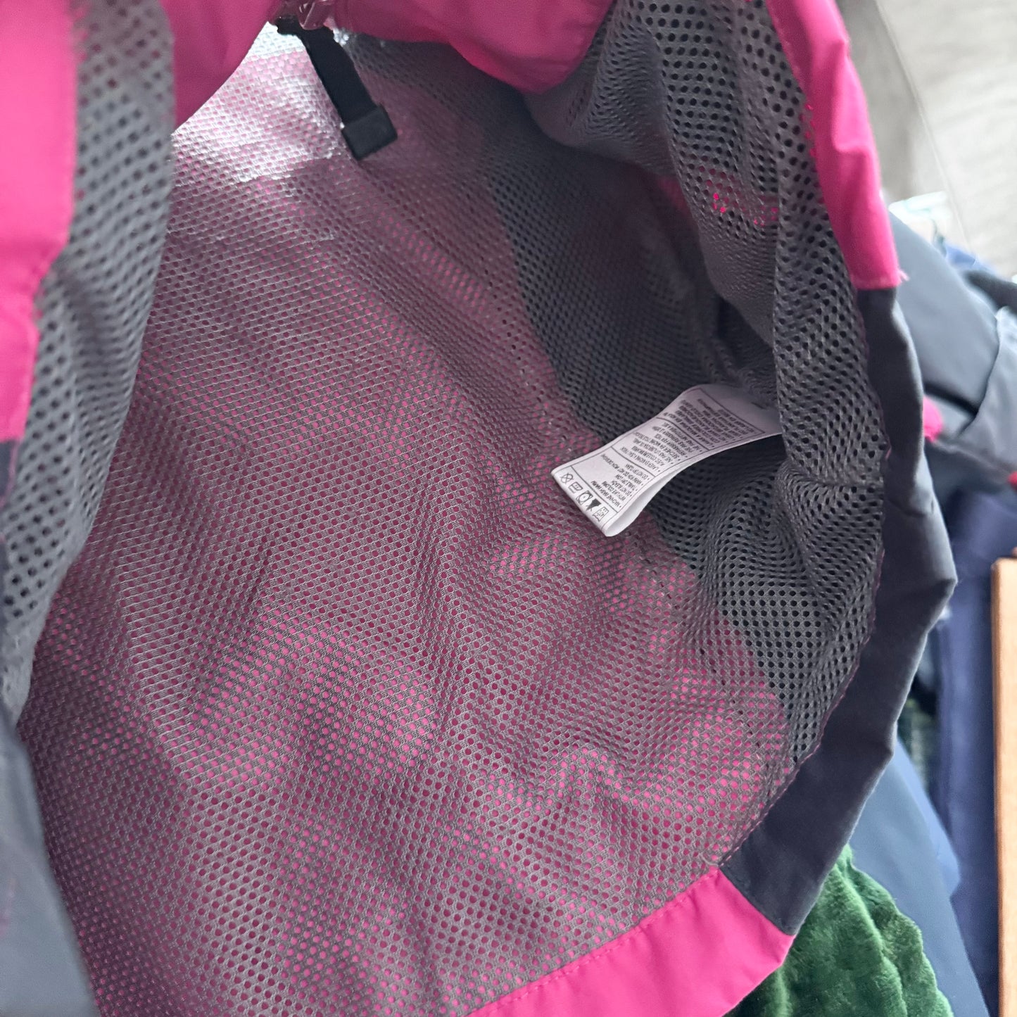 The North Face / Coupe-vent rose et gris / 1 an (Convient à un enfant de 2 ans)