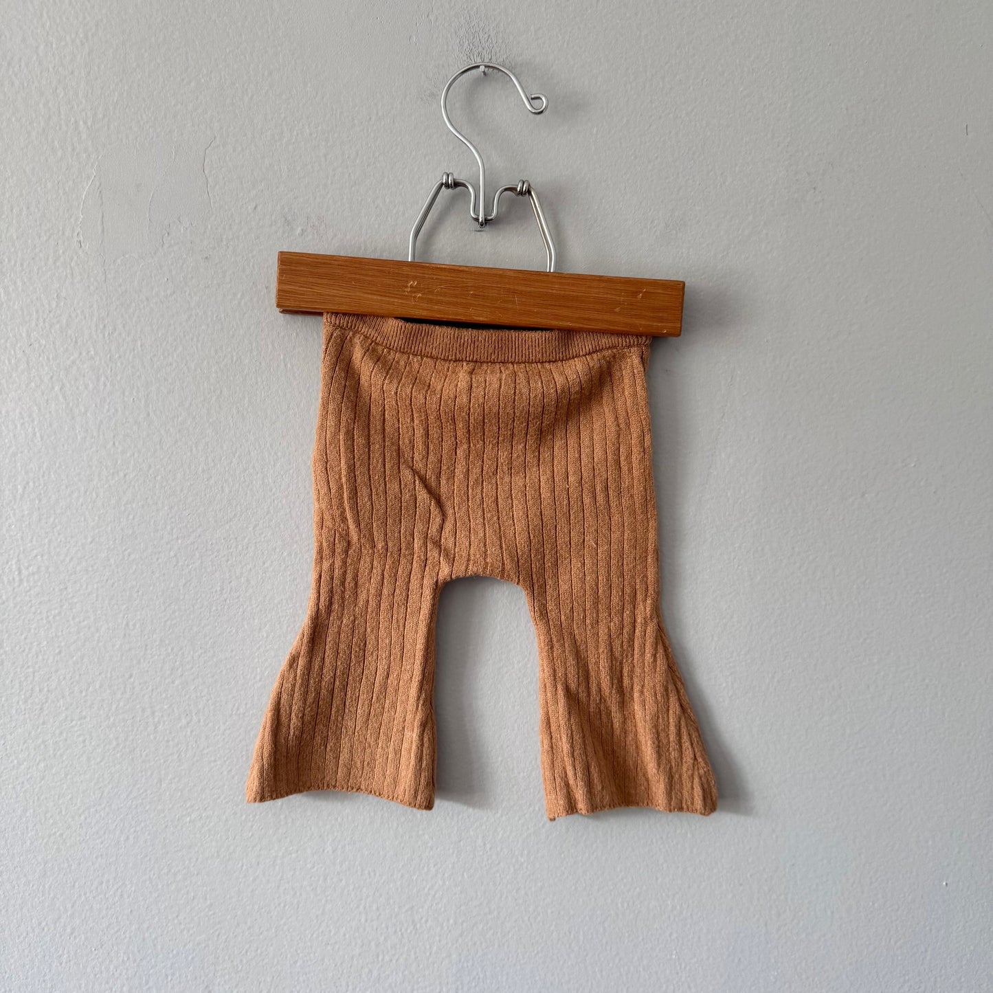 Gap / Brown ribbed knit leggings / 0-3M