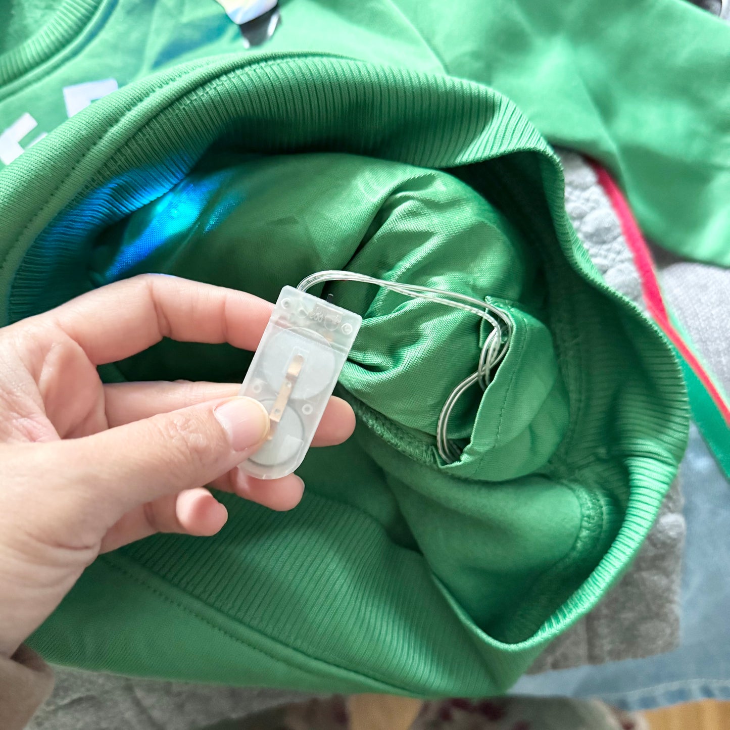 Minecraft / Green sweatshirt - light up / 4-5Y - New with tag