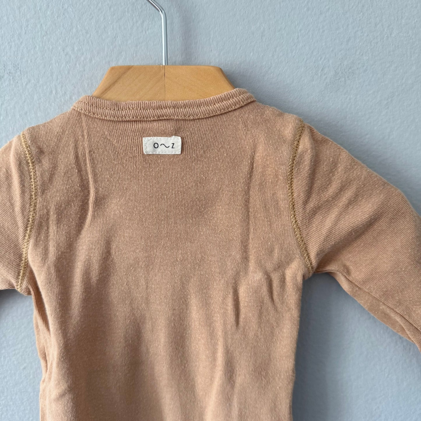 Organic Zoo / Light brown long sleeve onesie / 0-3M
