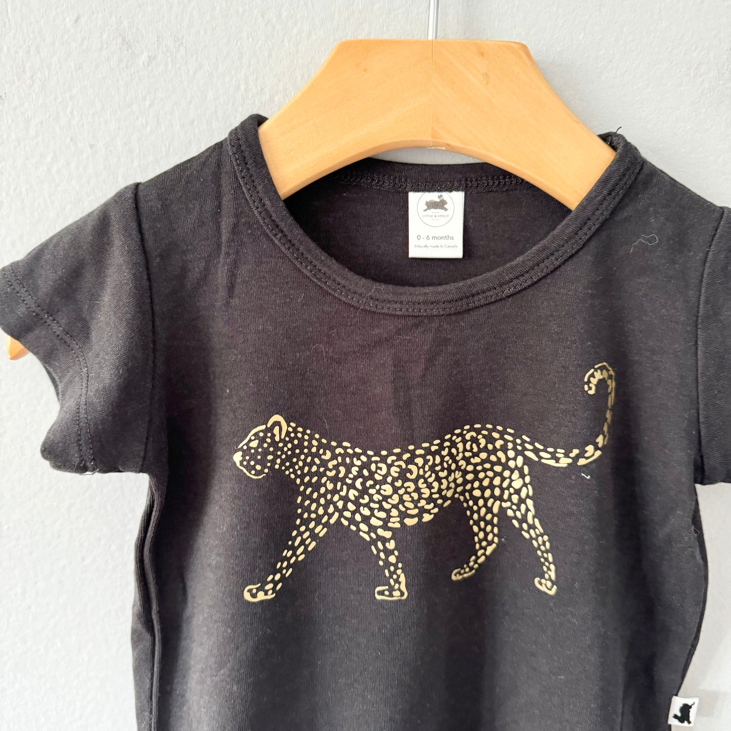 Little & Lively / Black leopard tee / 0-6M