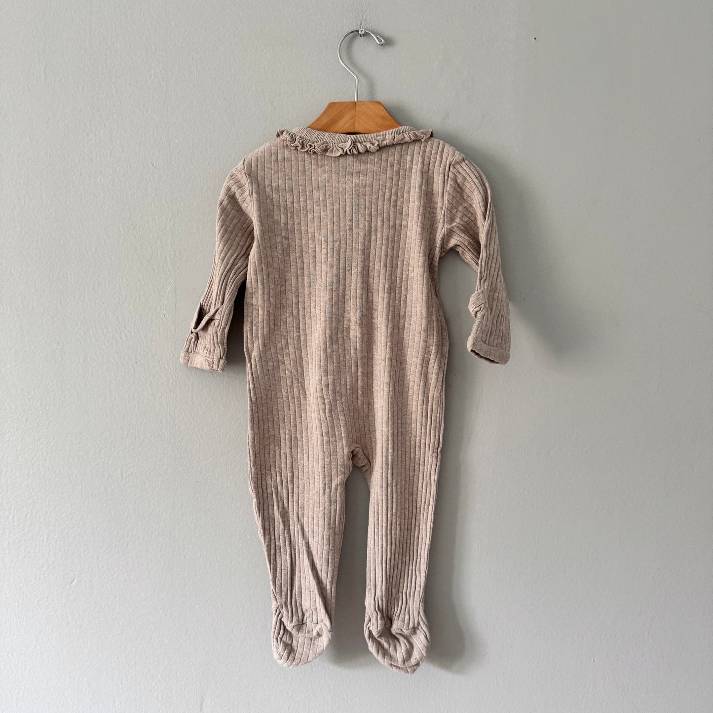 Kate Quinn / Beige ribbed romper / 6-9M