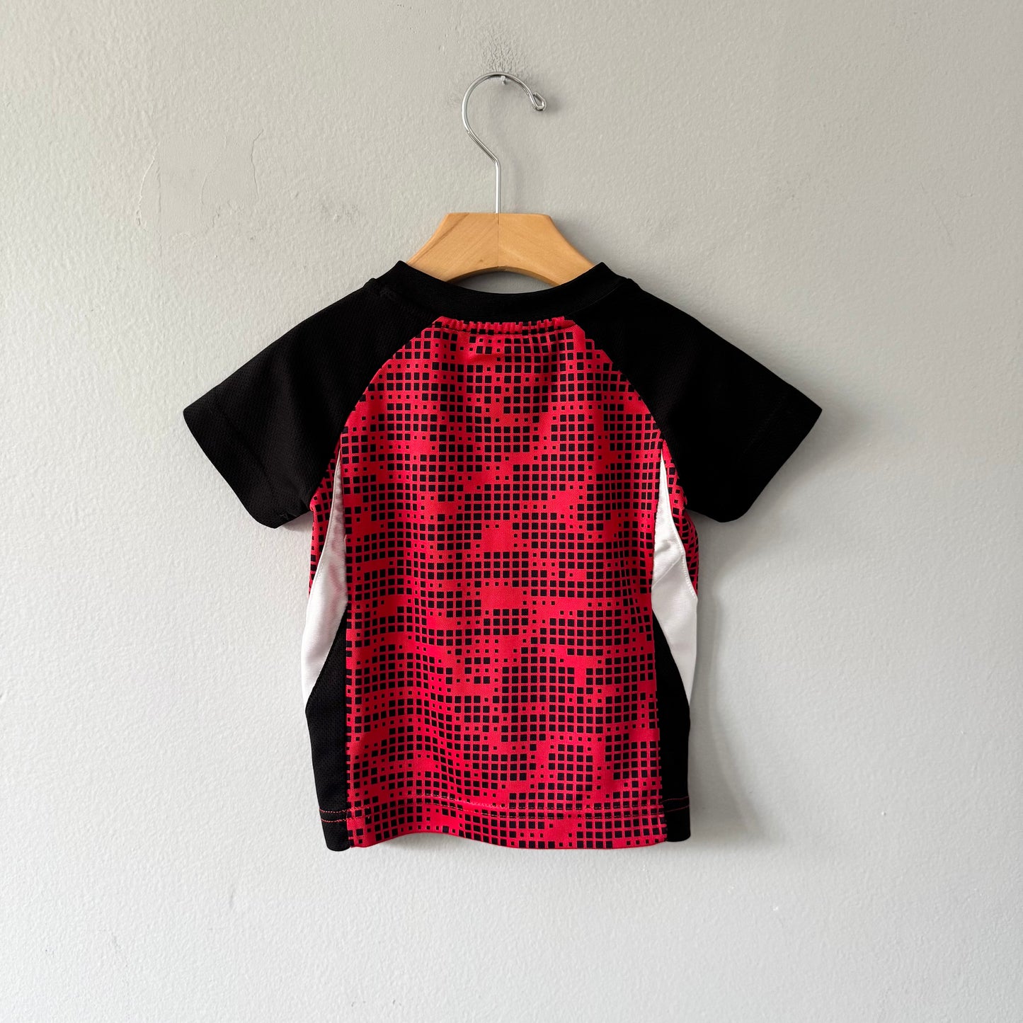 Nike / Red active top / 2T