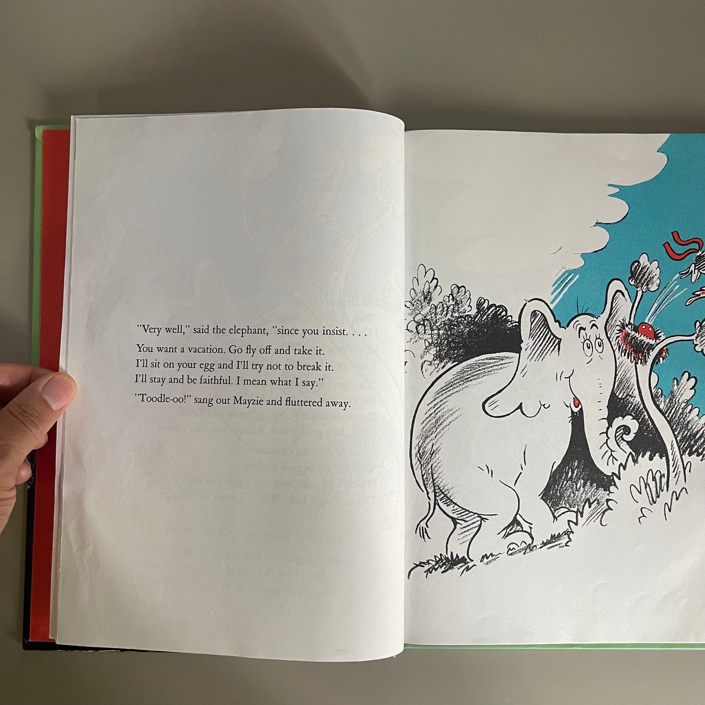 Horton Hatches the Egg / Dr. Seuss