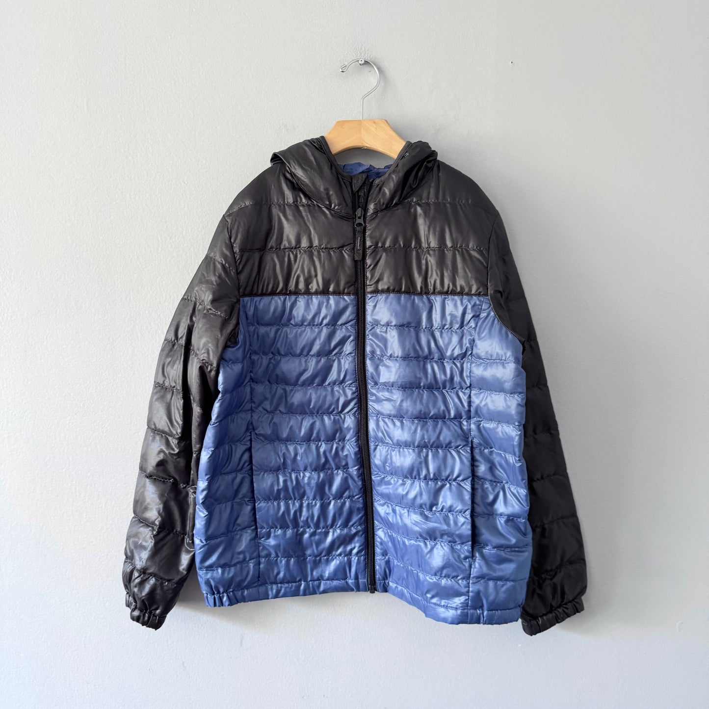 Uniqlo / Black x blue light puffer jacket / 150cm(10-11Y)