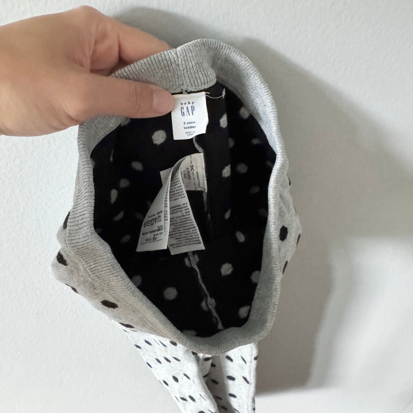 Gap / Light grey x black dots knit leggings / 3Y