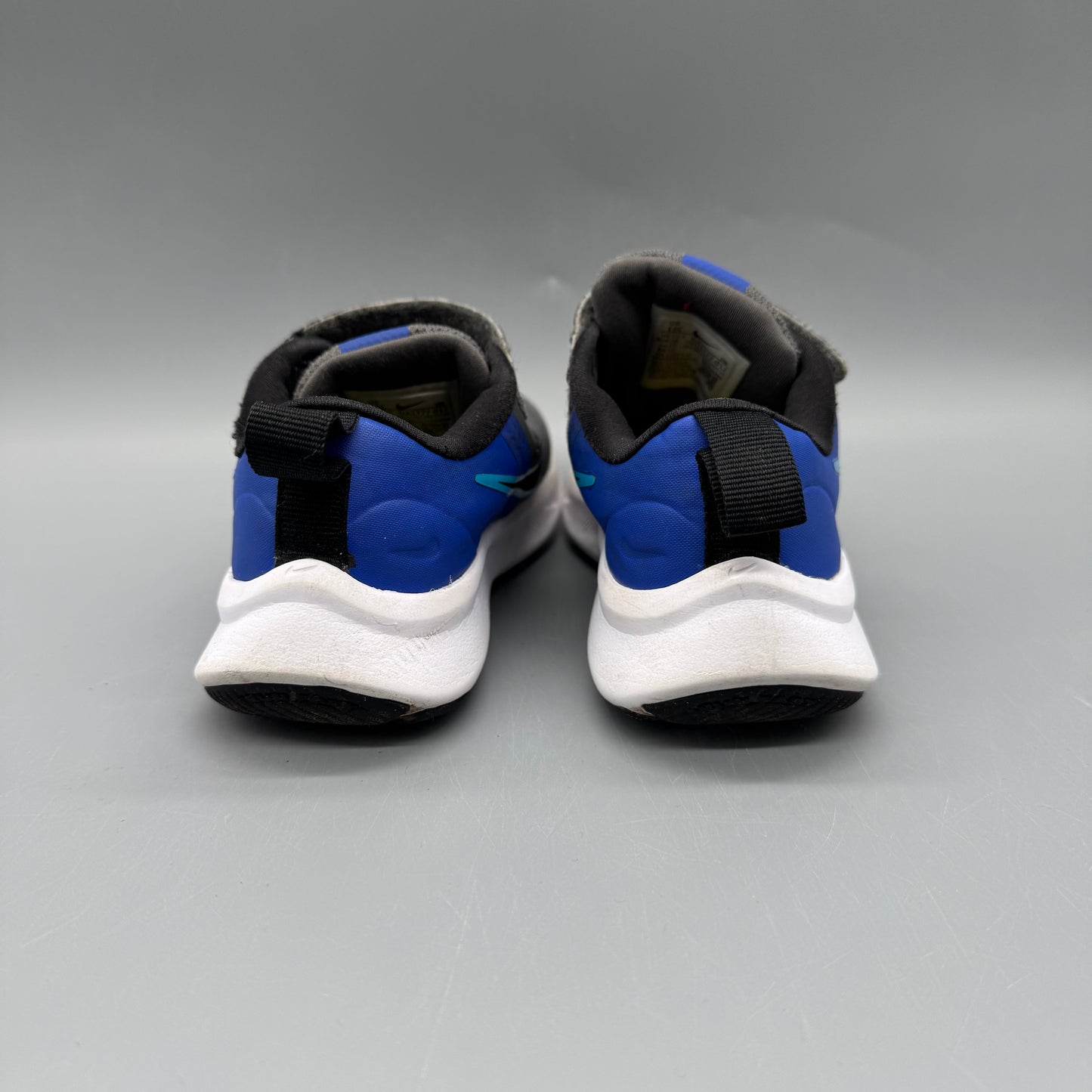 Nike / Running Shoes / US11