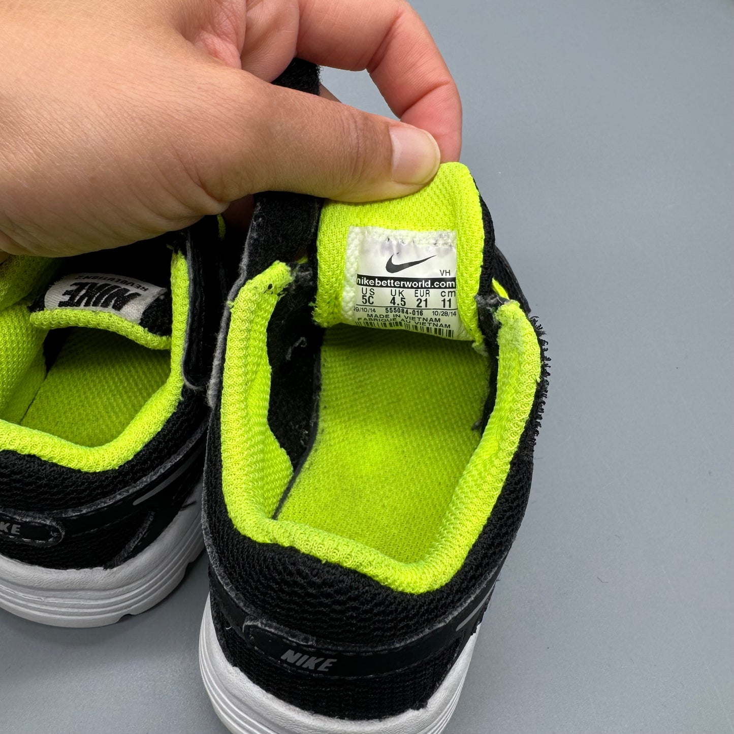 Nike / Running Shoes / US5