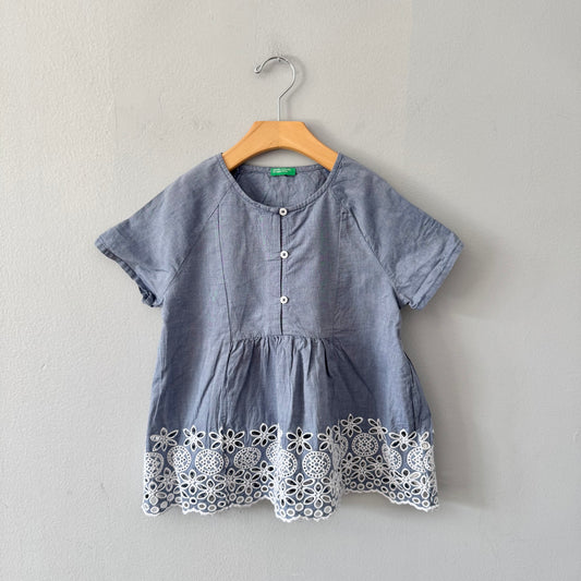 Benetton / Navy x eyelet blouse / 7-8Y