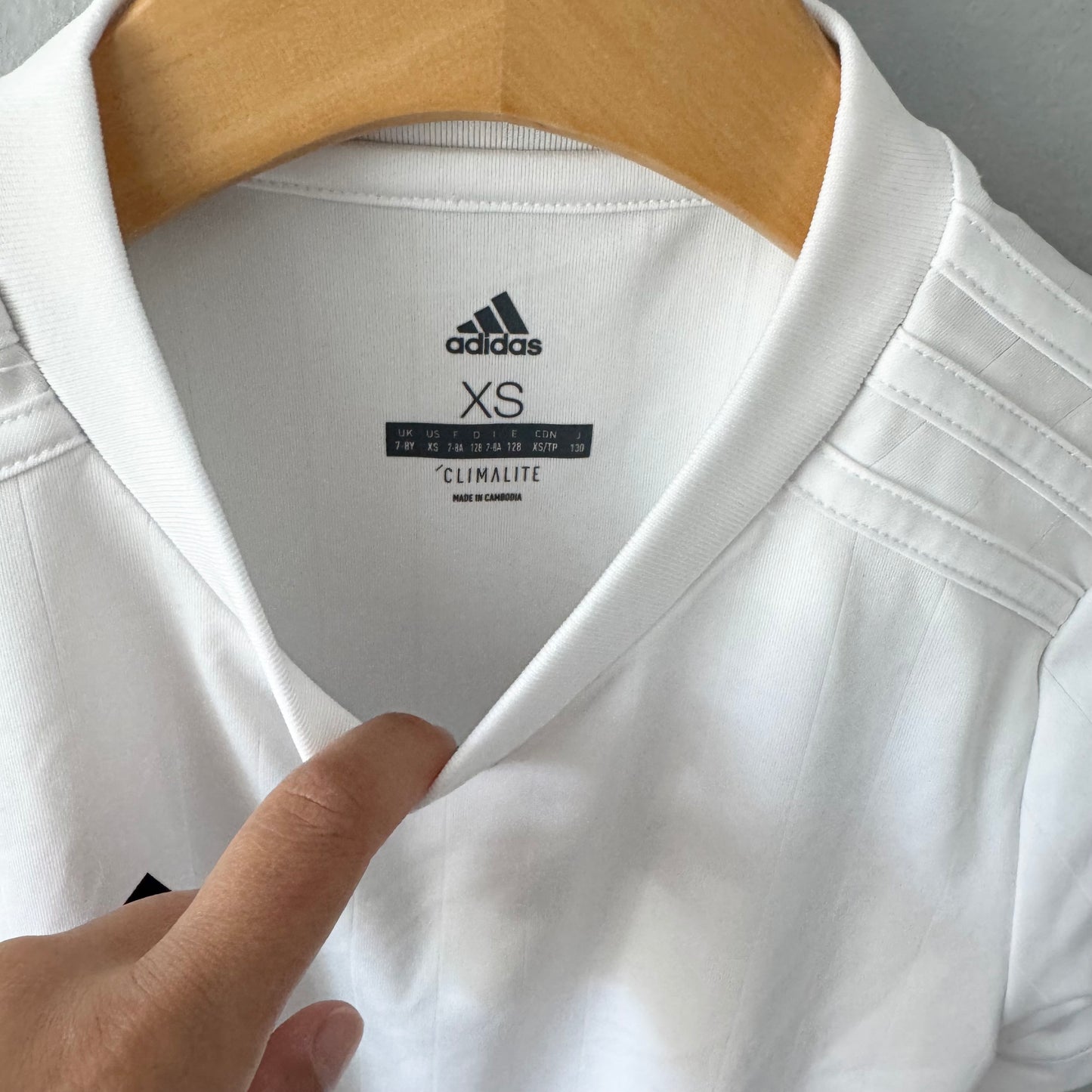 Adidas / White active top / 7-8Y