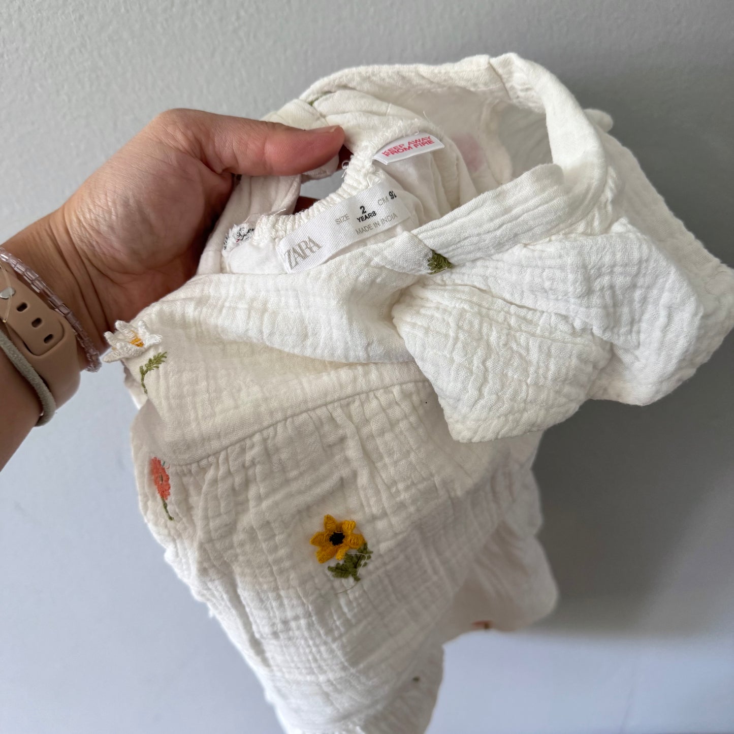 Zara / White muslin x flower dress / 2Y