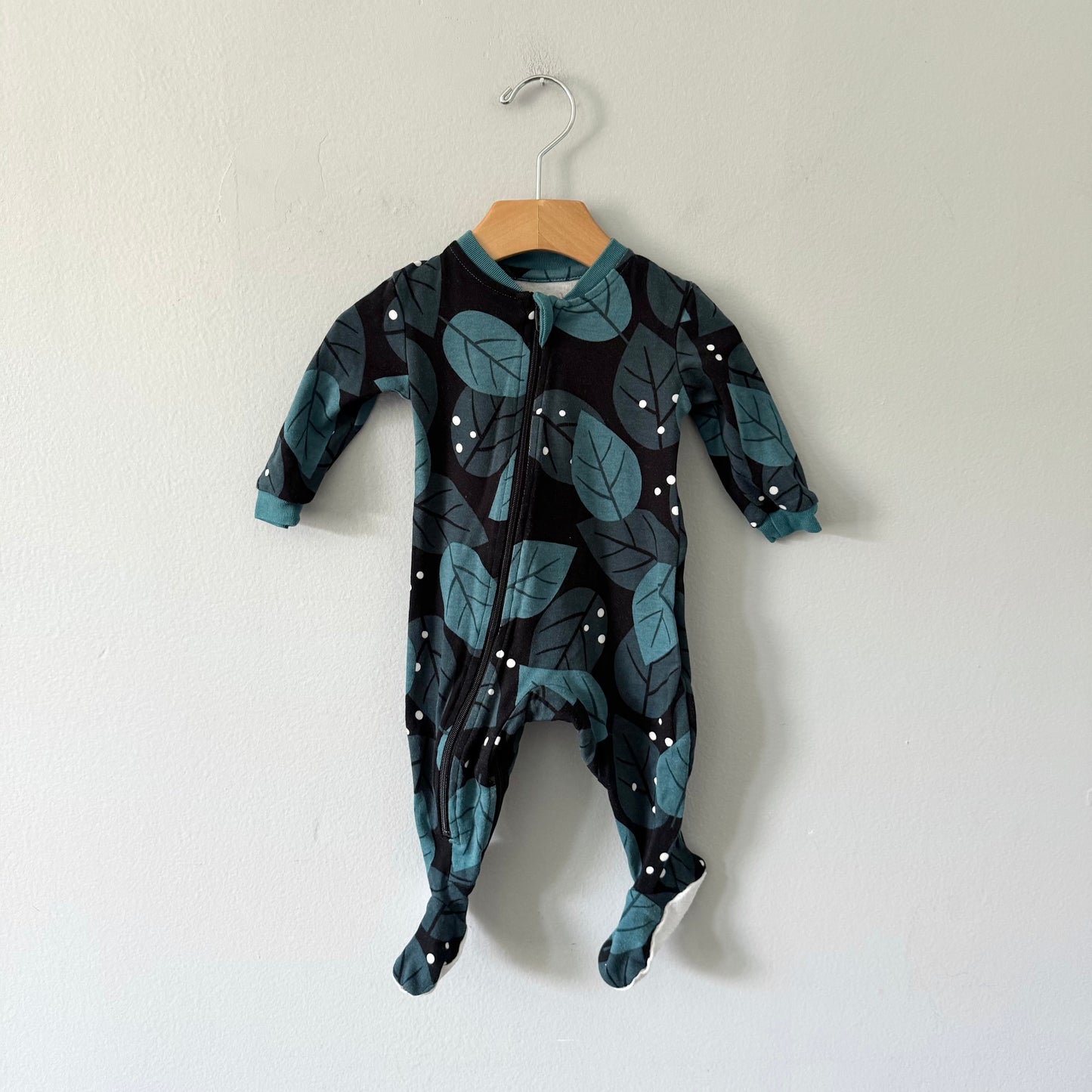 Zippyjamz / Black x leafs romper / 3-6M