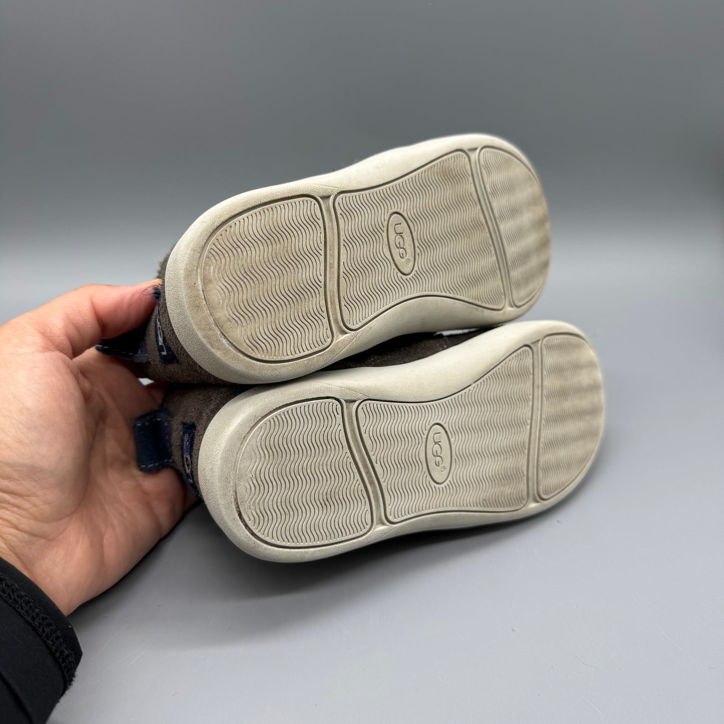 UGG / Shoes / US11