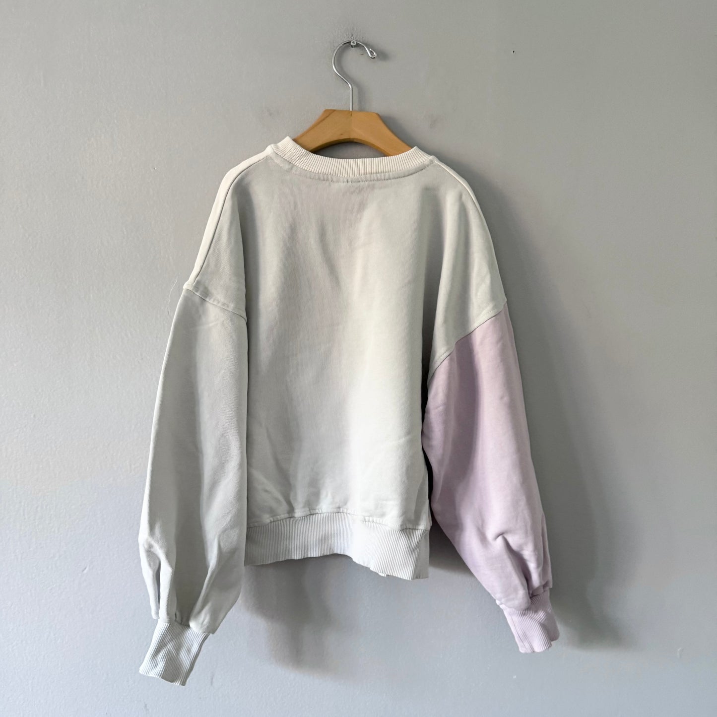 Zara / White x pastel sweatshirt / 10Y