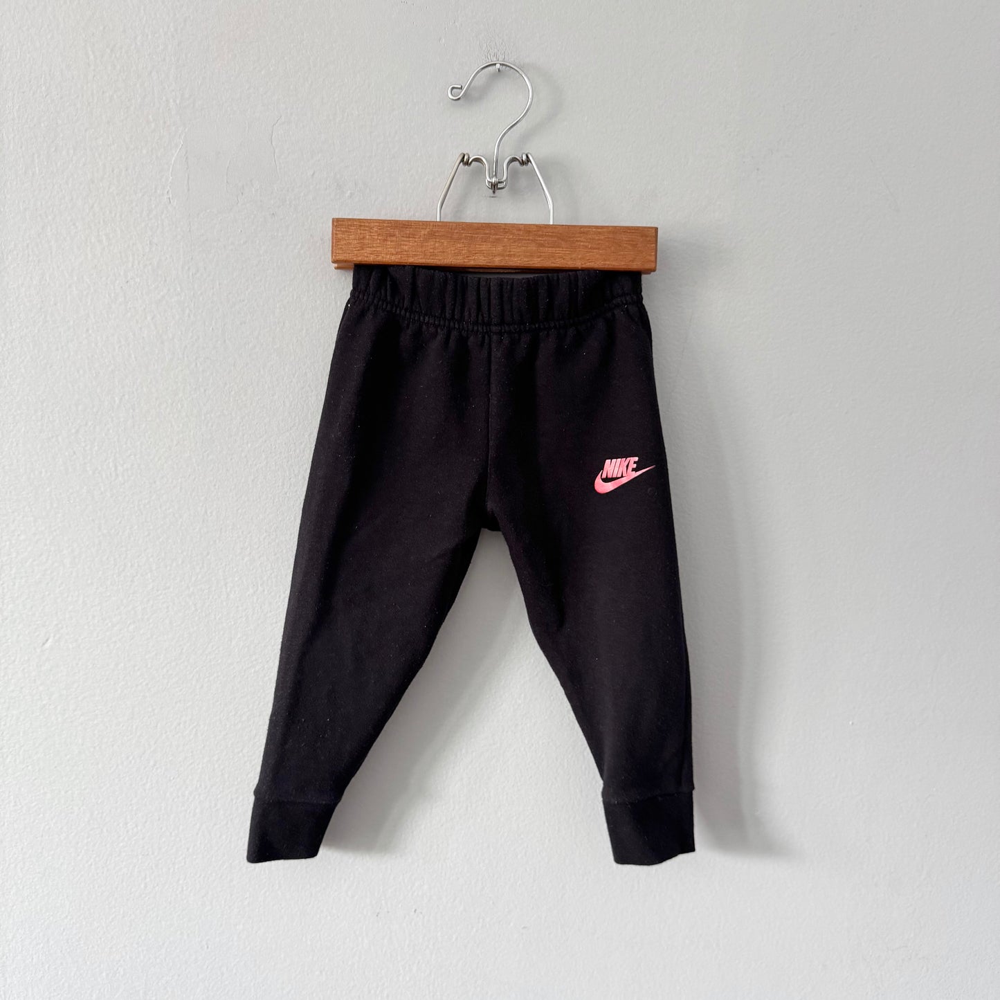 Nike / Black sweatpants / 2T