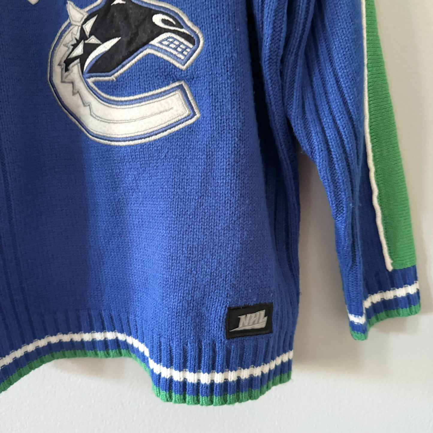 NHL / Vancouver Canucks knit sweater / 8-9Y