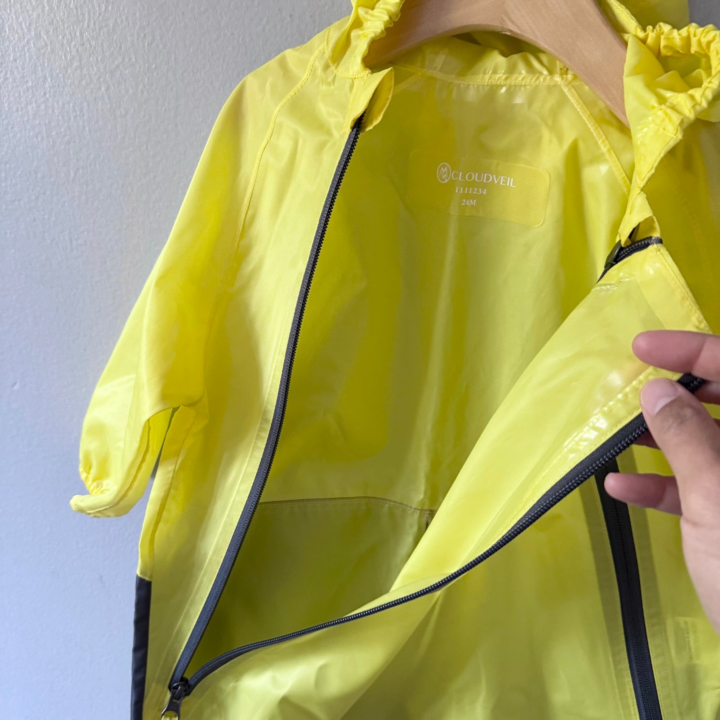 Cloudveil / Yellow rain suit / 24M