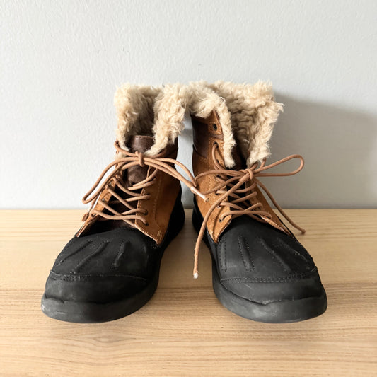 UGG / Boots / J3