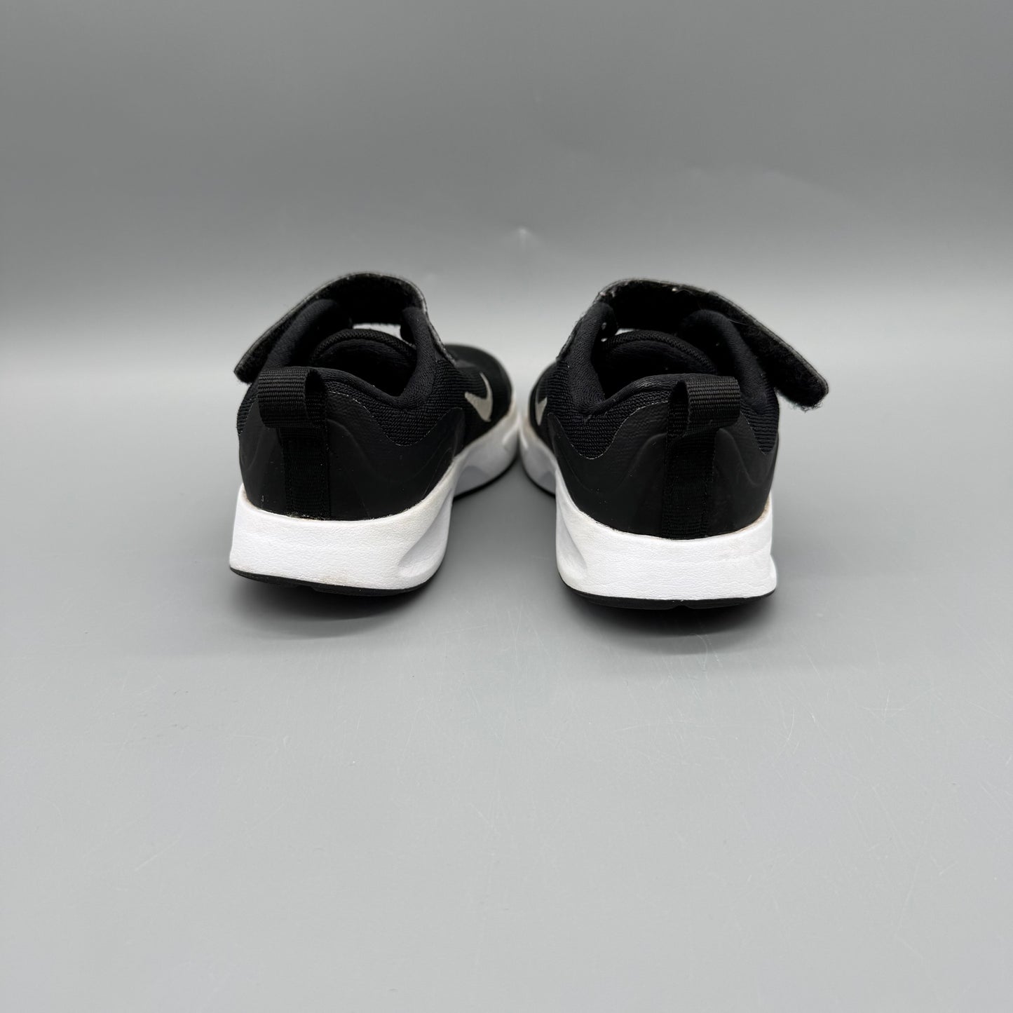 Nike / Running Shoes / US9