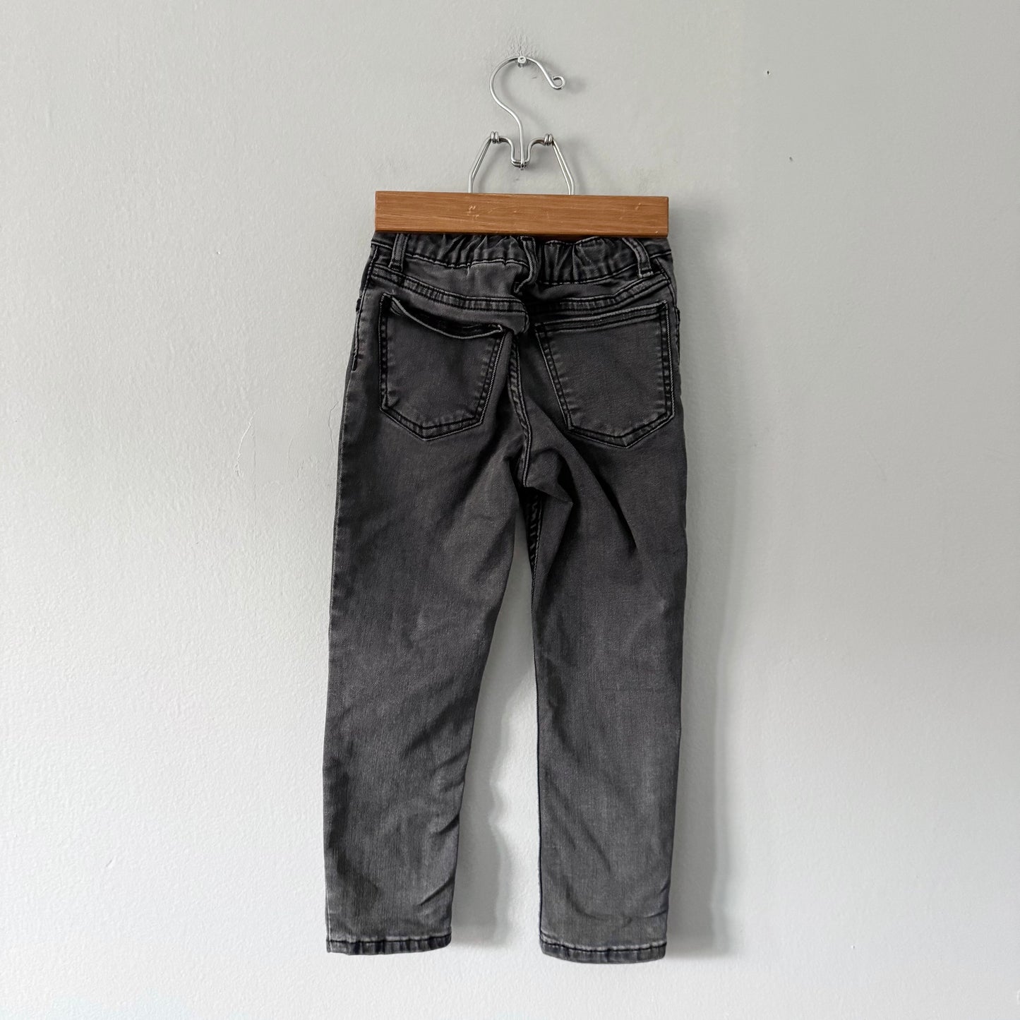 H&M / Black slim denim / 3-4Y