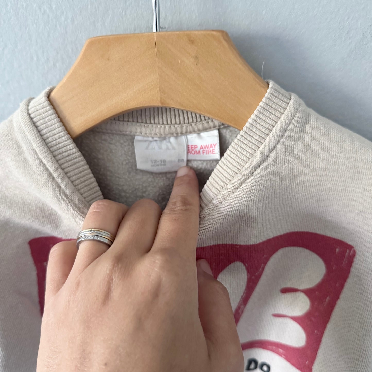Zara / Love beige sweatshirt / 12-18M