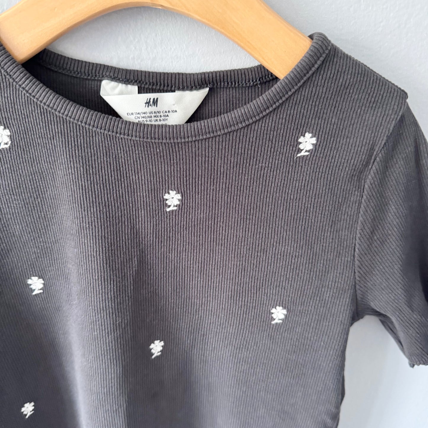 H&M / Dark grey ribbed top / 8-10Y
