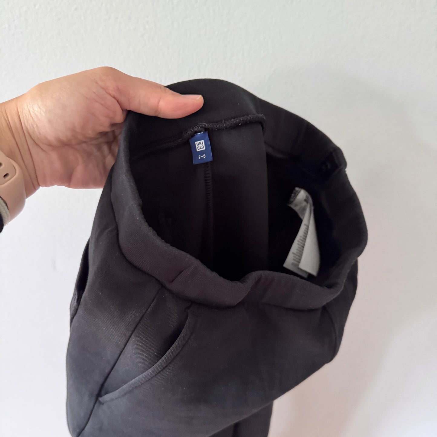 Uniqlo / Black relax pants / 7-8Y