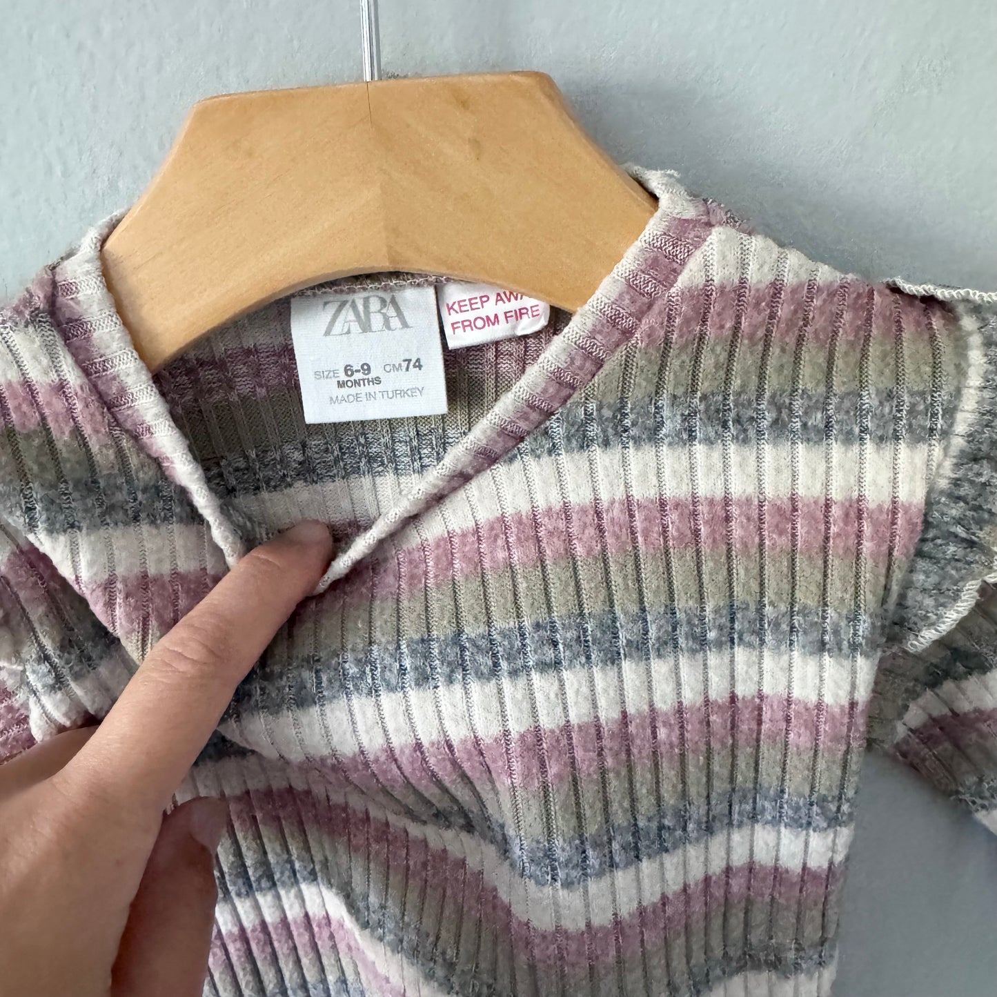 Zara / Stripe shoulder ruffle knit top / 6-9M
