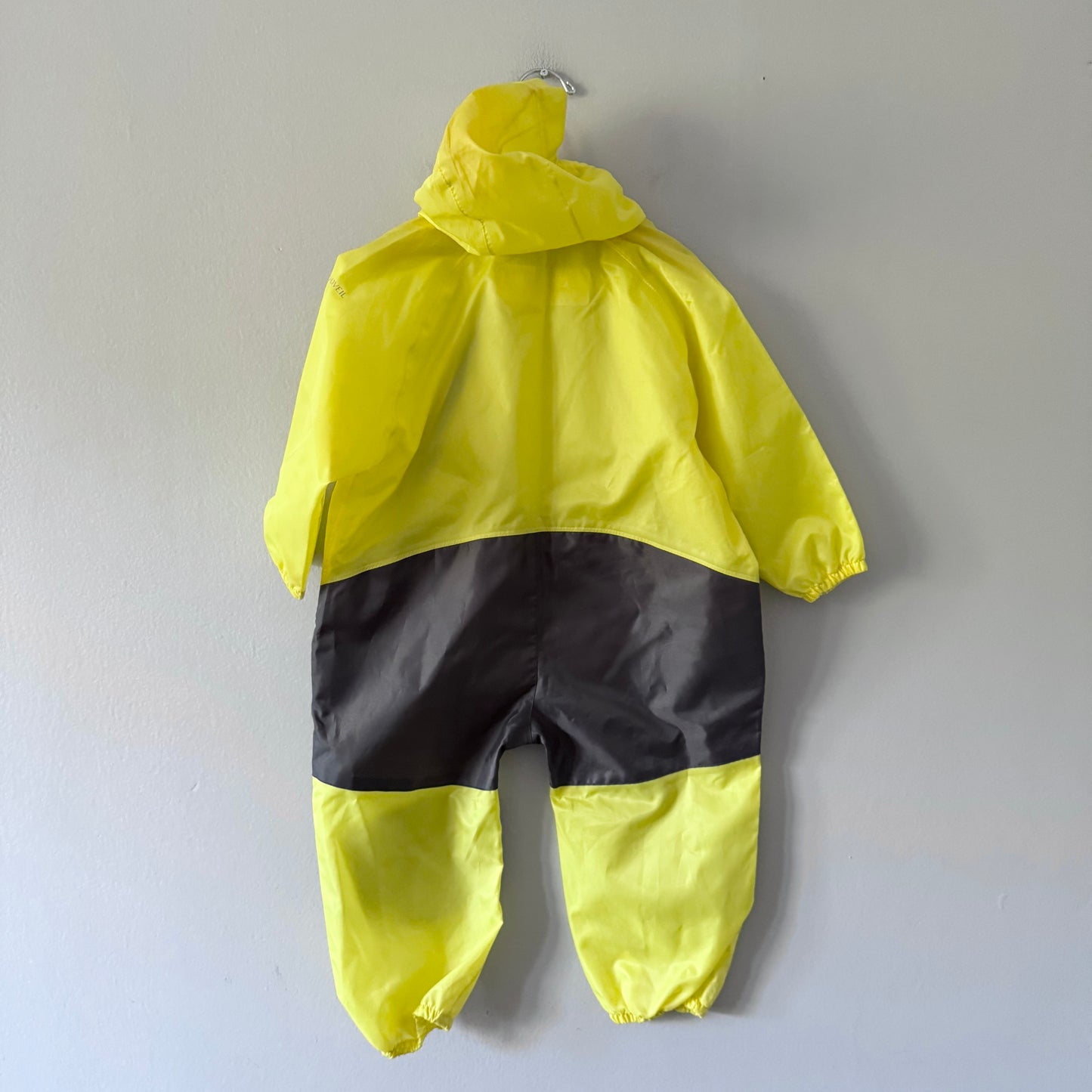Cloudveil / Yellow rain suit / 24M