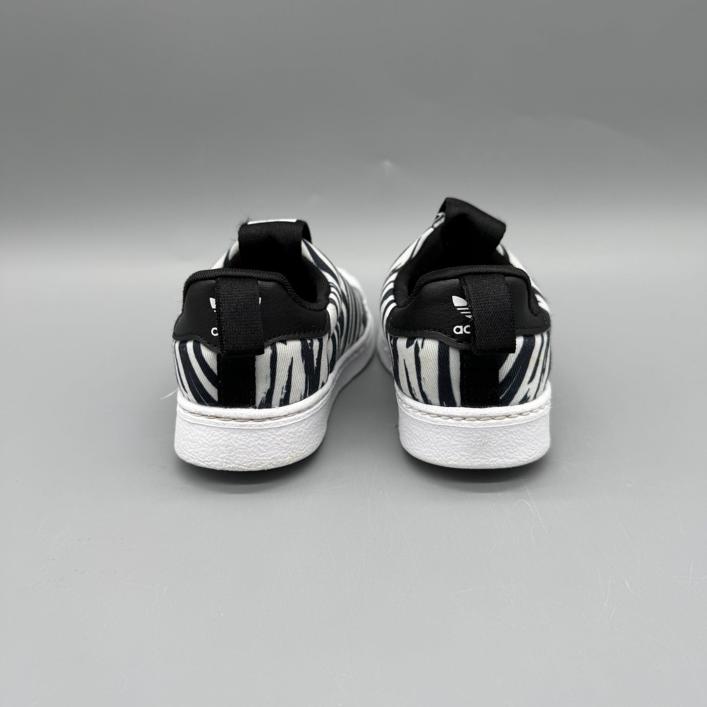 Adidas / Running Shoes / US6