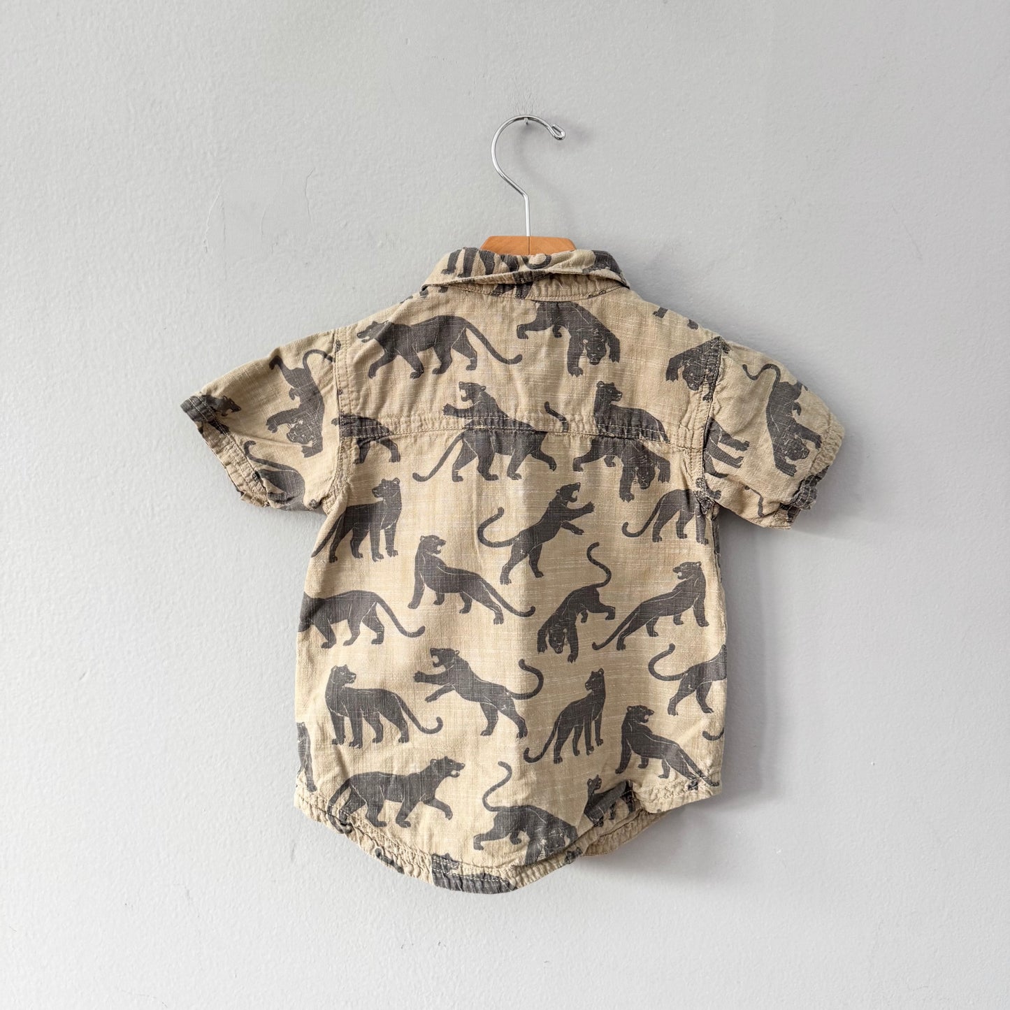 Hatley / Chemise kaki et léopard / 4A