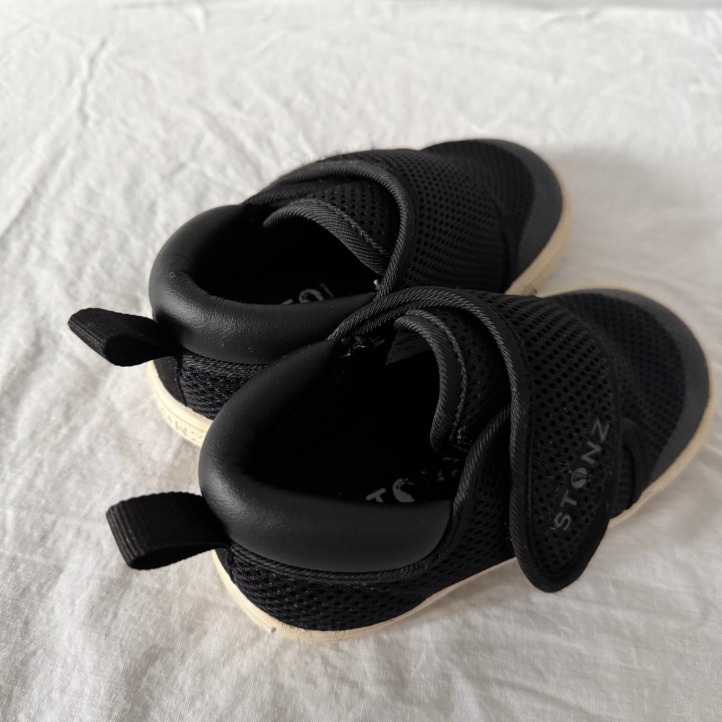 Stonz / Running Shoes / US6