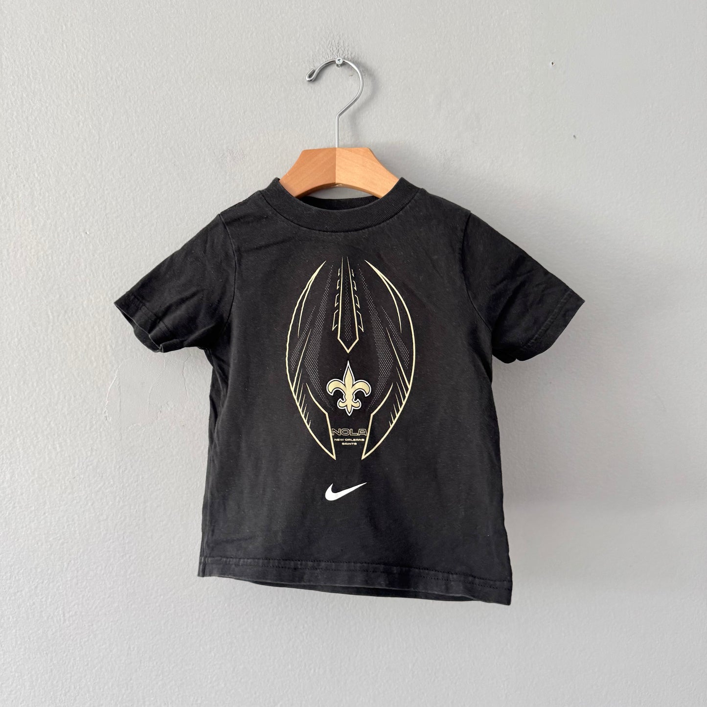 Nike / Black T-shirt / 2T